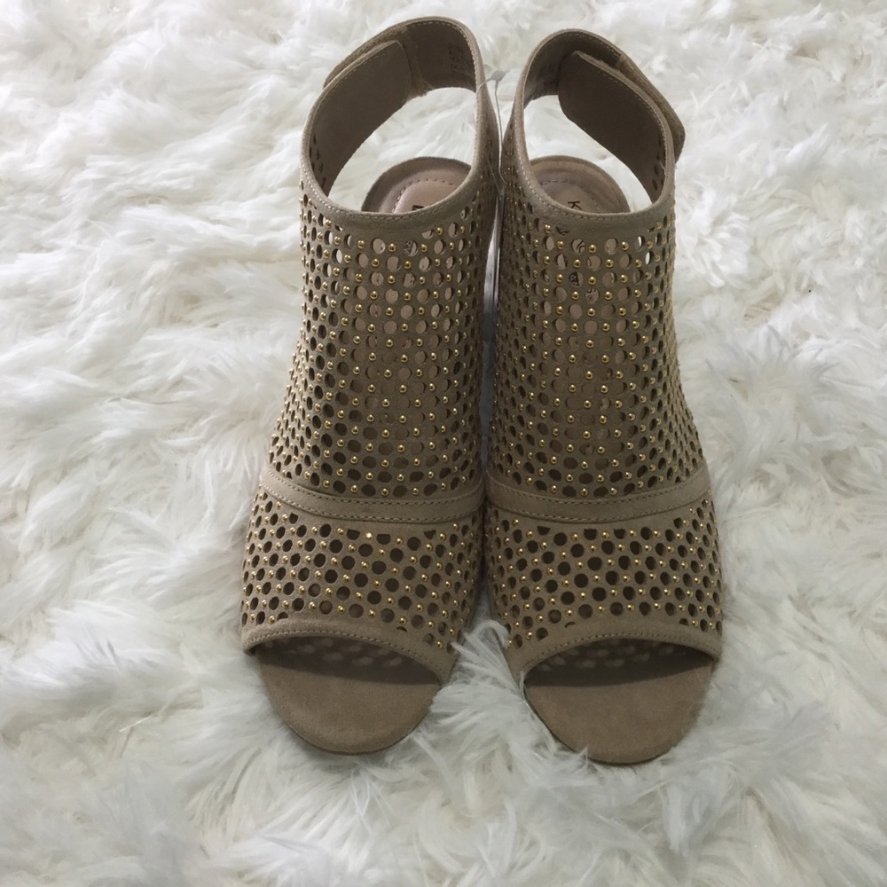 Kim Rogers- Tan Block Heel Sandals - Picture 5 of 8